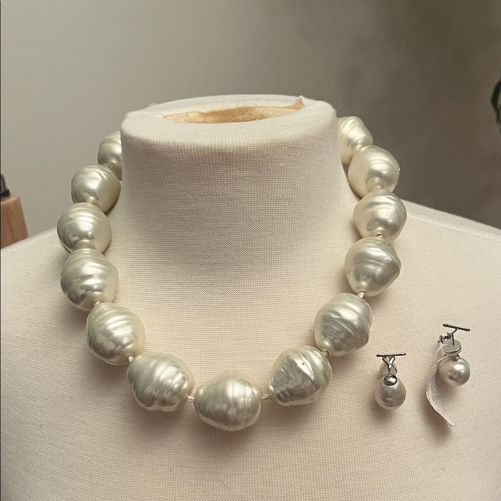 JOIA de Majorca Pearl Necklace and Earring Set